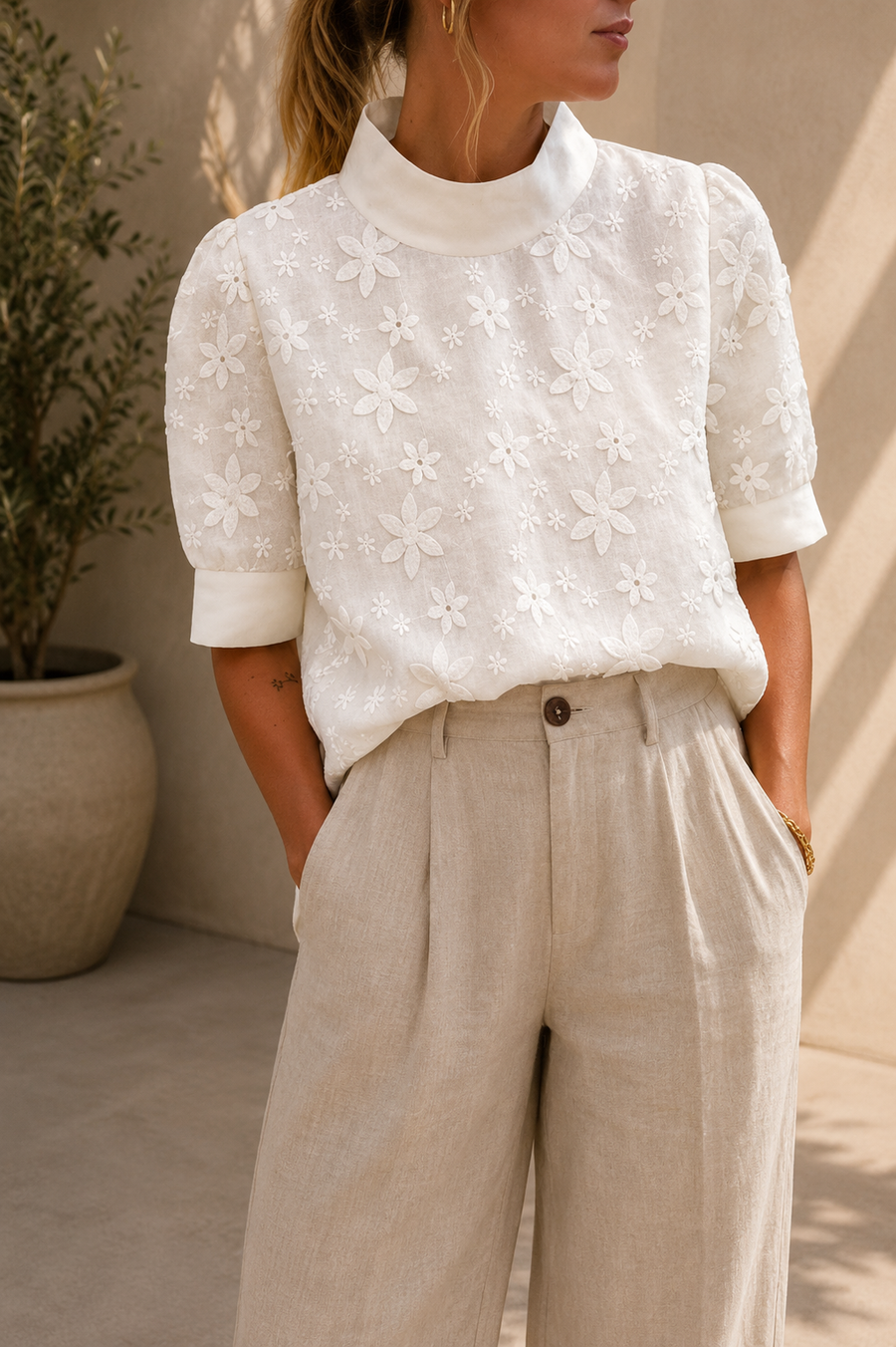 Blouse avec col brodé simple